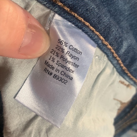 American Eagle Distressed Shorts - Picture 3 of 5